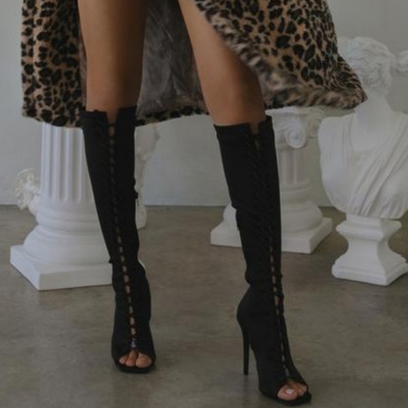 𝙇𝙖𝙨𝙩 9 & 10🖤Island Fever Square Peep Toe Boot - Picture 5 of 10